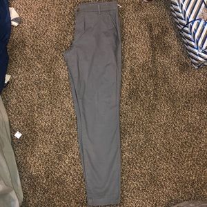 Old Navy gray khaki skinny pant